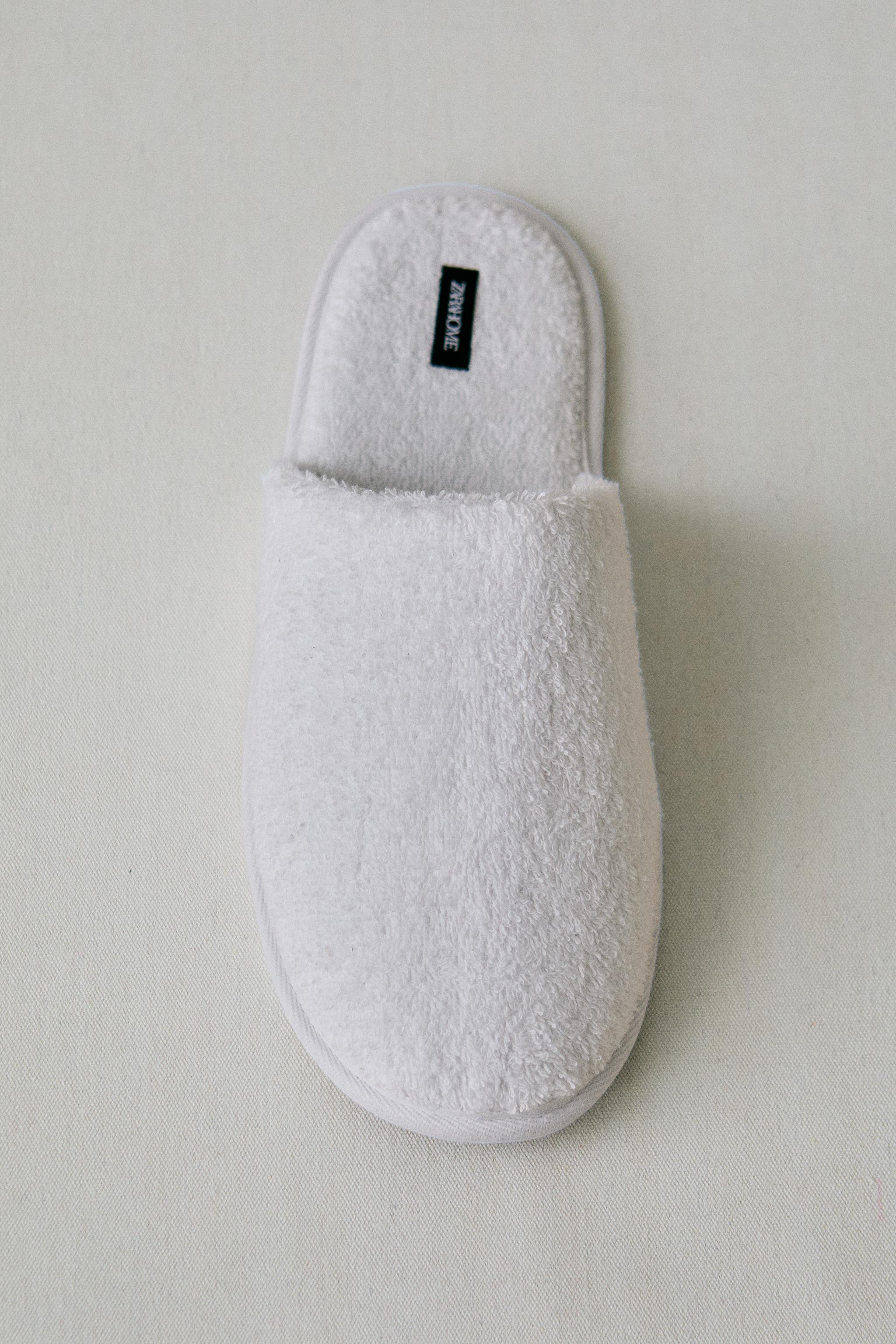CHAUSSONS SERVIETTE DE BAIN